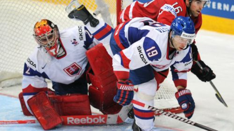 Uzvaras vārtus guvušais Endrjū Lads Slovākijas vārtu priekšā
Foto: AFP/Scanpix