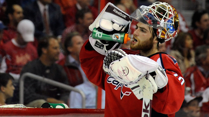 "Capitals" jaunais talants vārtos - Breidens Holtbijs 
Foto: AFP/Scanpix