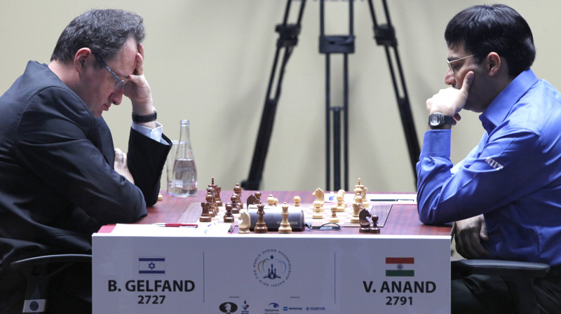 Boriss Gelfands un Višvanatans Anands
Foto: AP/Scanpix