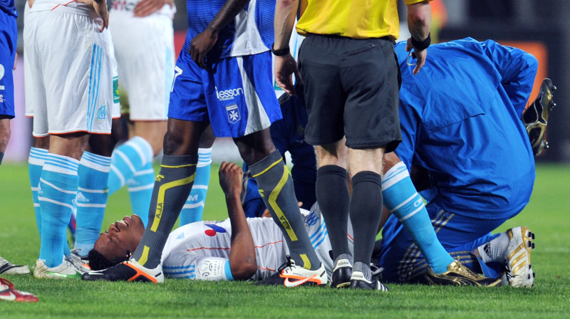 Loikam Remī tiek sniegta palīdzība pret "Auxerre"
Foto: AFP/Scanpix