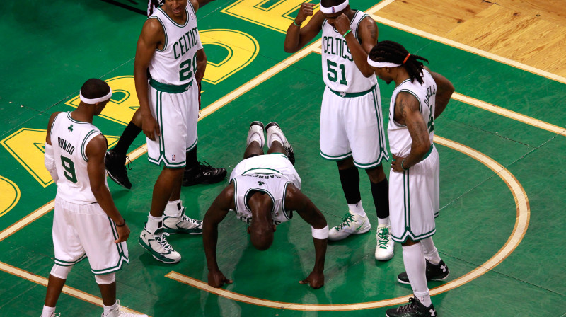 Bostonas "Celtics" ir gatava piecelties un cīnīties par uzvaru sērijā pret "Heat" 
Foto: AFP/Scanpix