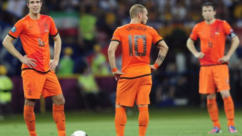 Robins van Pērsijs un Veslijs Sneijders (priekšplānā)
Foto: AP/Scanpix