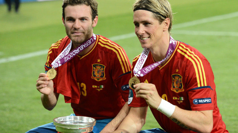 Huans Mata un Fernando Torress
Foto: AFP/Scanpix