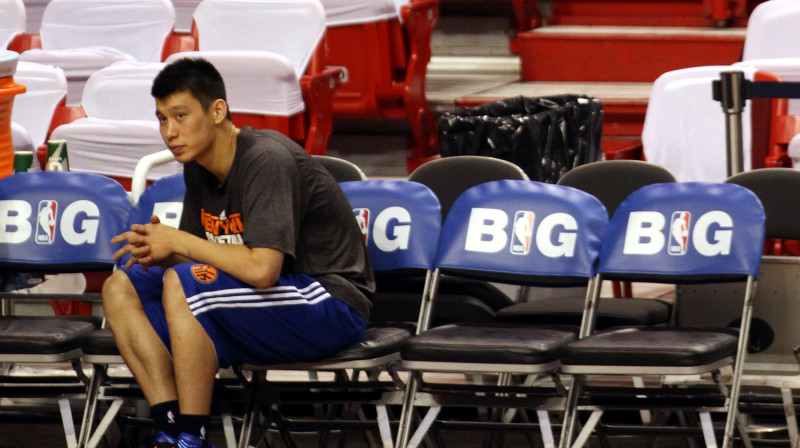Džeremijs Lins domā - piekrist "Rockets" piedāvājumam vai ne... 
Foto: AFP/Scanpix