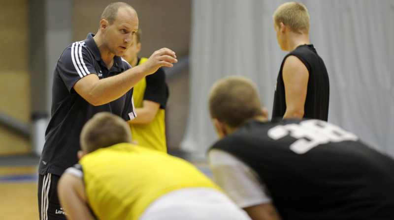 Latvijas U20 valstsvienības galvenais treneris Roberts Štelmahers 
Foto: Romāns Kokšarovs, Sporta Avīze, f64