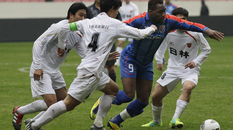 Matjē Mansē bēg no ķīniešiem "Shanghai Shenhua" sastāvā 
Foto: AP/Scanpix