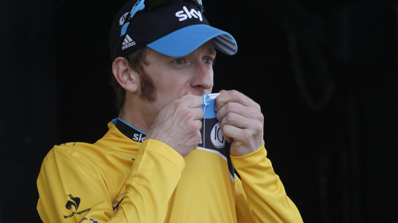 Britu riteņbraucējs Bredlijs Viginss praktiski jau kļuvis par 2012. gada "Tour de France" uzvarētāju 
Foto: AP/Scanpix
