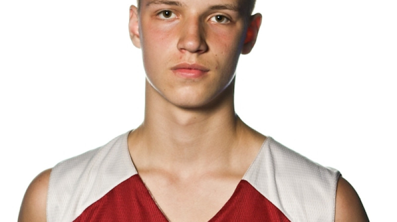 Rauls Avenītis: 23 punkti Latvijas U16 izlases labā uzvarētajā spēlē ar Lietuvas kadetiem.
Foto: Romualds Vambuts