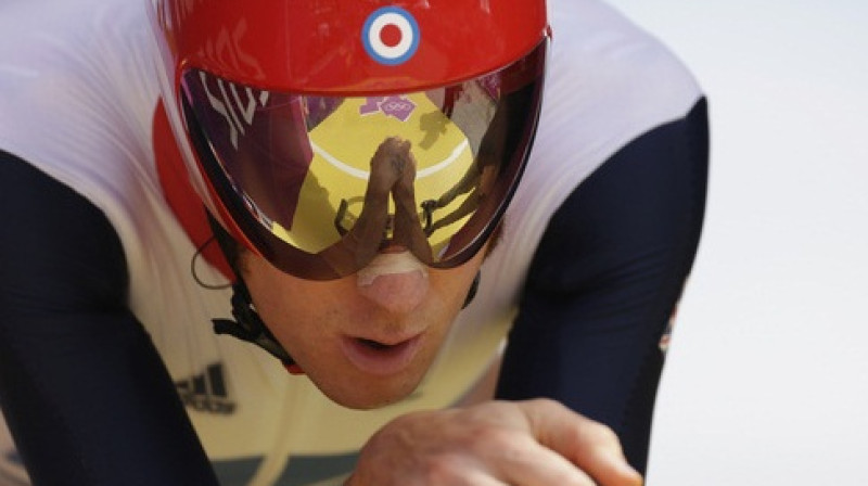 Britu riteņbraucējs Bredlijs Viginss 1. augustā kļuva par pirmo sportistu vēsturē, kuram vienā gadā izdevies uzvarēt "Tour de France" un Olimpiskajās spēlēs
Foto: AP/Scanpix