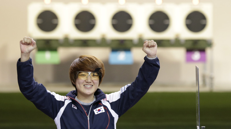 Olimpiskā čempione šaušanā no 25 metriem dāmām Kima Jangmi 
Foto: AP/Scanpix