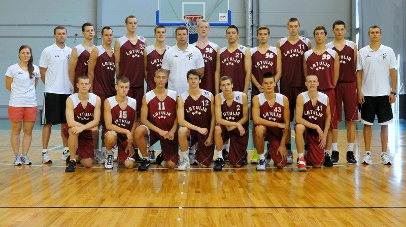 Latvijas U18 izlase.
Foto: Romualds Vambuts