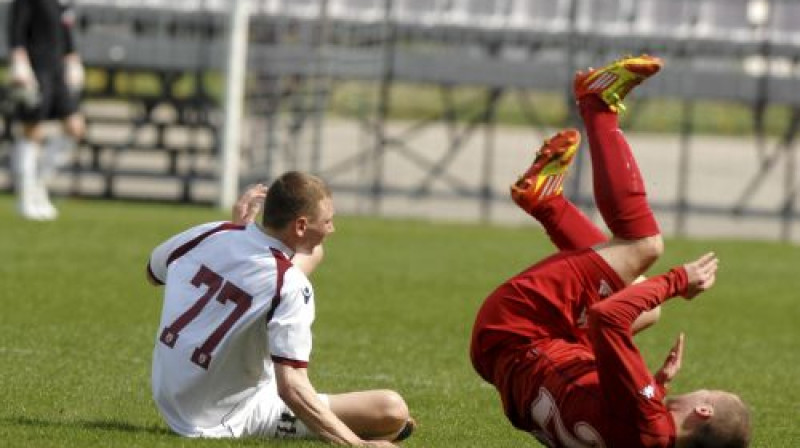 Aleksandrs Gubins un Alans Siņeļņikovs 1. apļa spēlē
Foto: Gints Ivuškāns, F64