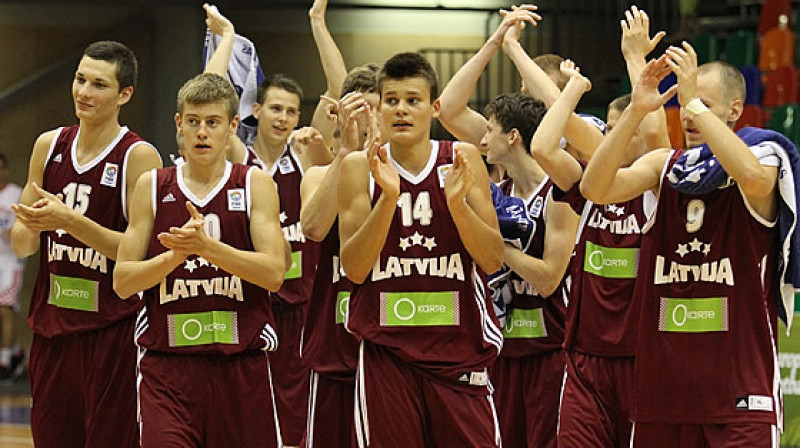 Latvijas U18 izlase: piektdien cīņa par Eiropas čempionāta pusfinālu un ceļazīmi uz pasaules U19 čempionātu.
Foto: fibaeurope.com (Mārtiņš Sīlis)