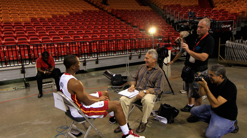 Dveins Veids sniedz interviju NBA mediju dienā 
Foto: AFP/Scanpix