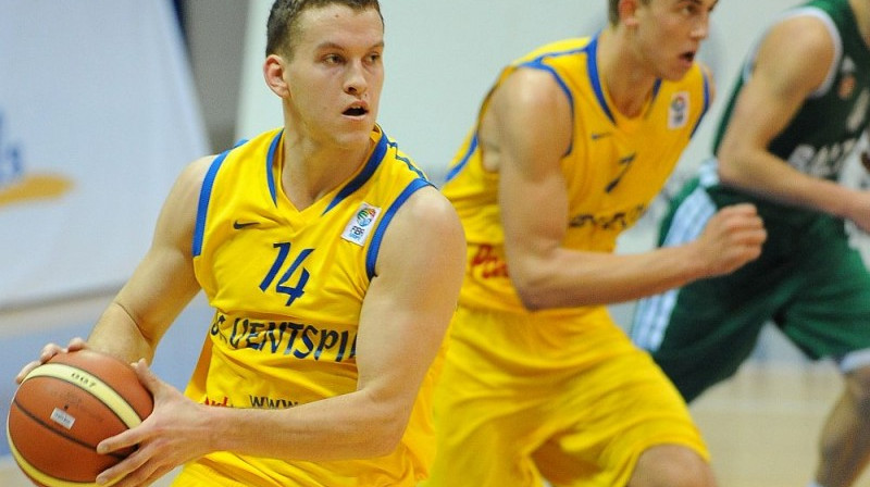 Artūrs Bērziņš, Mārtiņš Meiers un BK Ventspils: vai savā laukumā izdosies turpināt Saldū veiksmīgi sākto Aldaris LBL finālsēriju?. 
Foto: bkventspils.lv