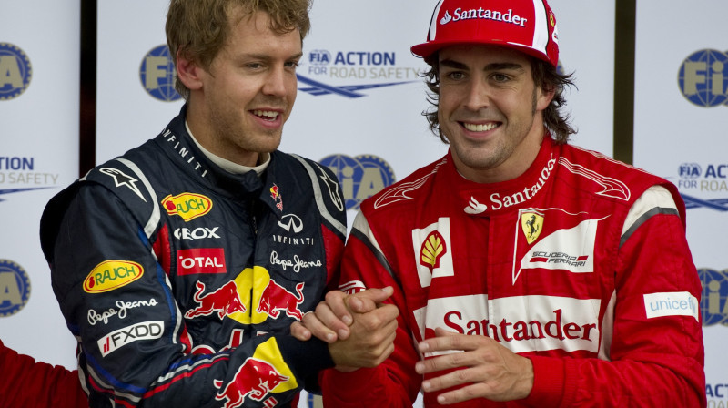 Sebastjans Fetels un Fernando Alonso
Foto: AFP/Scanpix