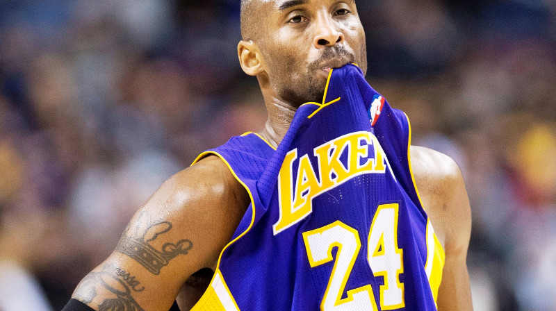 Kobe Braients šosezon vidēji ik spēlē gūst 29,6 punktus, izcīna 4,9 atlēkušās bumbas un atdod 4,8 rezultatīvas piespēles. Foto: AP/Scanpix.