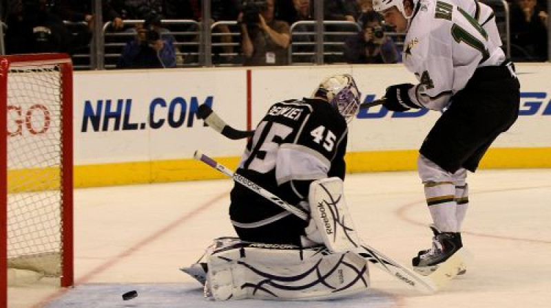 Džeimijs Benns gūst vārtus pret Losandželosas "Kings"
Foto: AFP/Scanpix