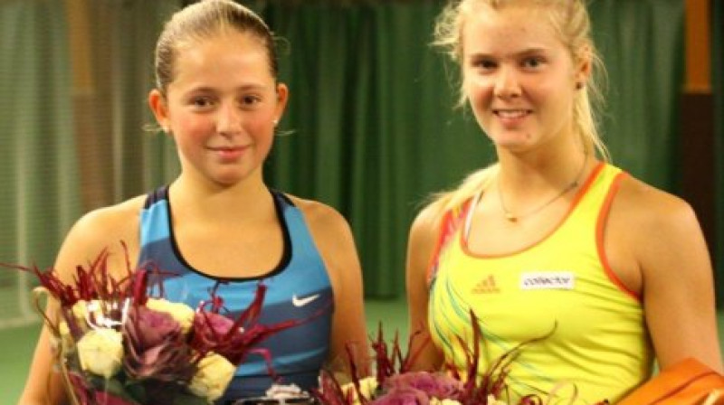 Aļona Ostapenko un Elena Algurina
Foto: www.tennis.se