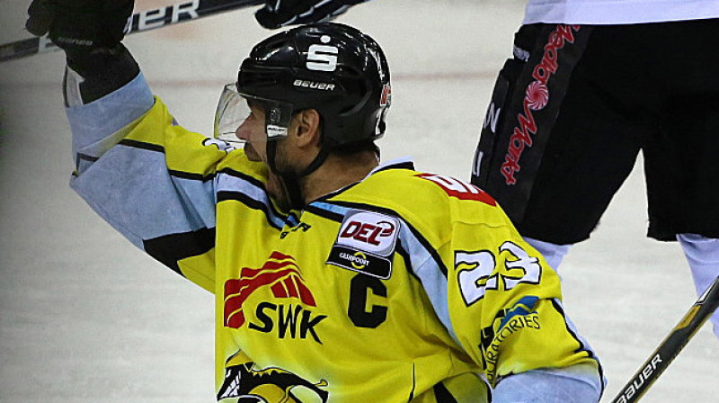 Herberts Vasiļjevs – Krefeld Pinguine kapteinis un "rezultāta taisītājs". Foto: kicker.de