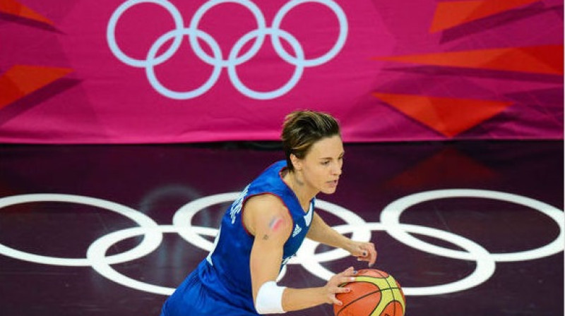 Selīna Dumerka (Celine Dumerc) 2012. gada 11. augustā Olimpisko spēļu finālā
Foto: AFP/Scanpix