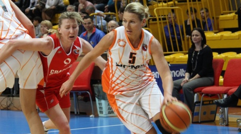 Divkārtējā Eirolīgas čempione un divkārtējā Eiropas čempionāta simboliskā piecnieka dalībniece Anete Jēkabsone-Žogota
Foto: www.basket.ugmk.com