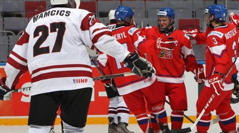 Roberts Mamčičs uz noraidīto soliņa pavadīja astoņas minūtes
Foto: Francois Laplante/HHOF-IIHF Images