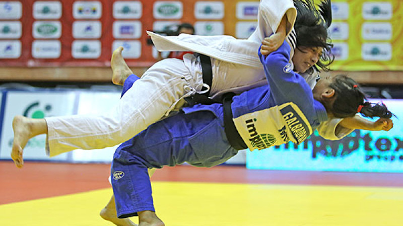 Ebru Sahina (baltajā tērpā) triumfēja vieglākajā svara kategorijā
Foto: www.worldjudotoday.com