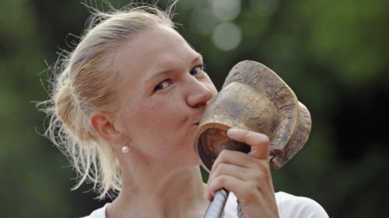 Kaja Kanepi ar Briseles turnīra trofeju
Foto: Reuters/Scanpix