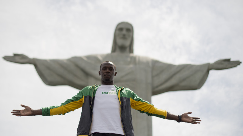 Useins Bolts pie Jēzus statujas Brazīlijā
Foto: AFP/Scanpix