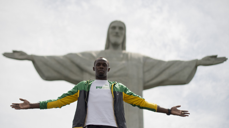 Useins Bolts pie Jēzus statujas
Foto: AFP/Scanpix