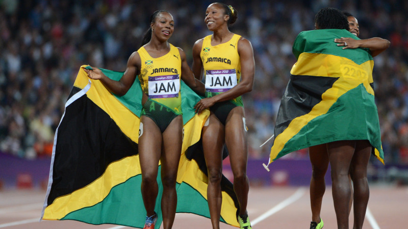 Veronika Kembela-Brauna (pa kreisi) izcīnīja Londonas olimpiādes sudraba medaļu 100 metru stafetes skrējienā
Foto: AFP / Scanpix