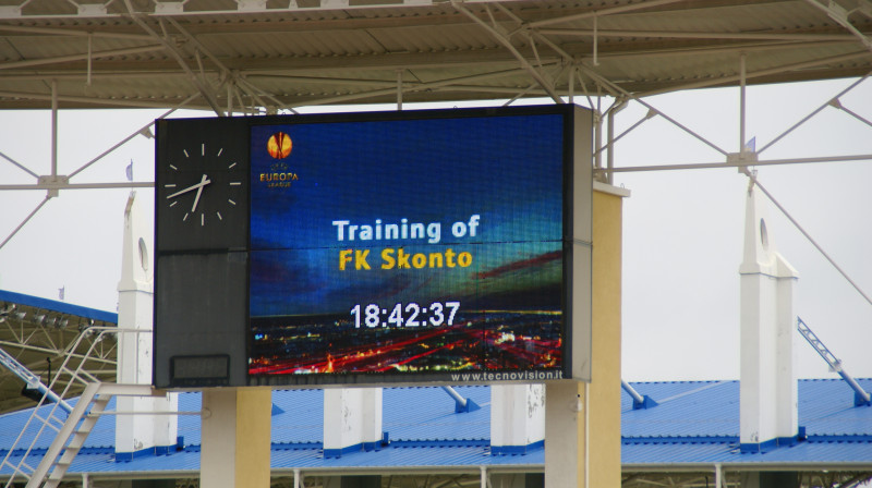 Tablo "Skonto" pirmsspēles treniņā Tiraspolē. Nez, ko tas vēstīs ceturtdienas vakarā... Foto: Edmunds Novickis, www.sportacentrs.com