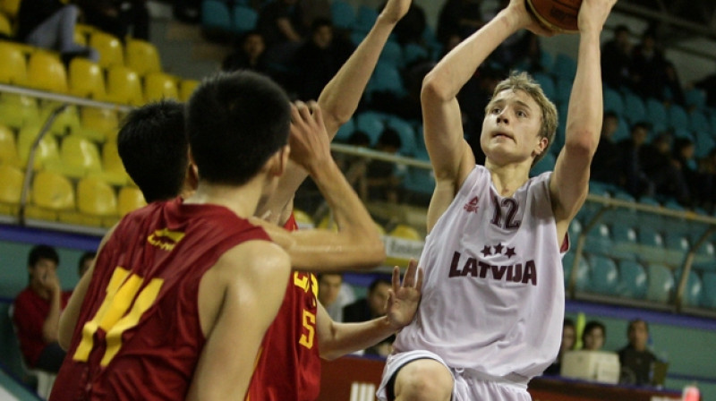 Artūrs Strautiņš: Latvijas U16 izlases rezultatīvākais spēlētājs pārbaudes mačos.
Foto: tbf.org