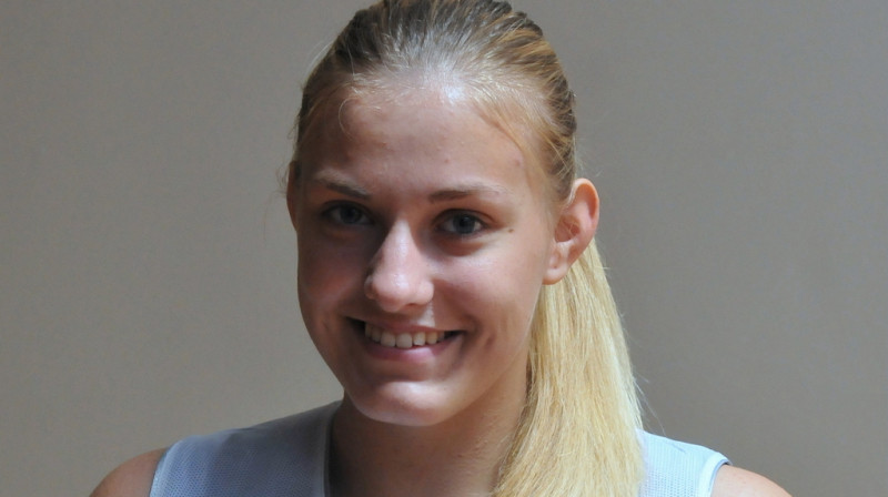 Vineta Bīriņa: 9 punkti un 9 atlēkušās bumbas Latvijas U18 izlases pirmajā spēlē Eiropas čempionātā.
Foto: basket.lv