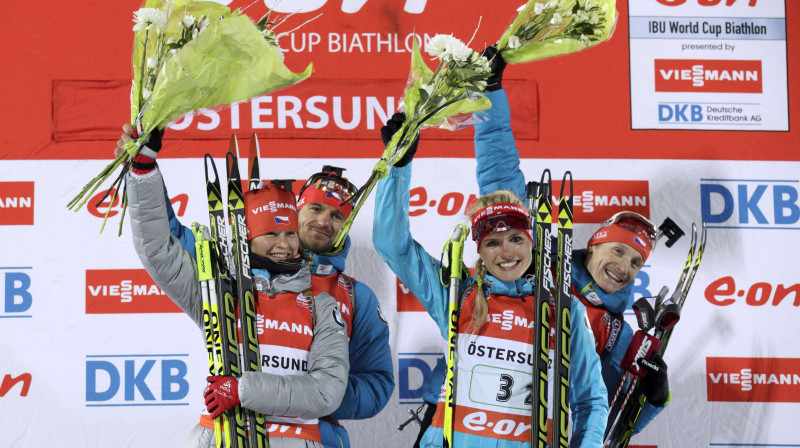 Veronika Vitkova, Zdeneks Viteks, Gabriela Soukalova un Ondržejs Moravecs
Foto: AFP