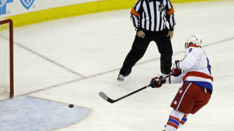 Aleksandrs Ovečkins gūst 400. vārtus NHL
Foto:AP/Scanpix