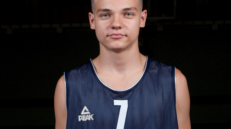 Renārs Birkāns ("Rīga/DSN"): 27 punkti un komandas uzvara LJBL pusfinālā Venden U17 grupā.
Foto: basket.lv