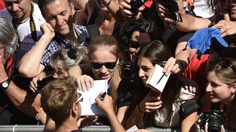 Fetels sniedz autogrāfus faniem Barselonā
Foto: AFP/Scanpix