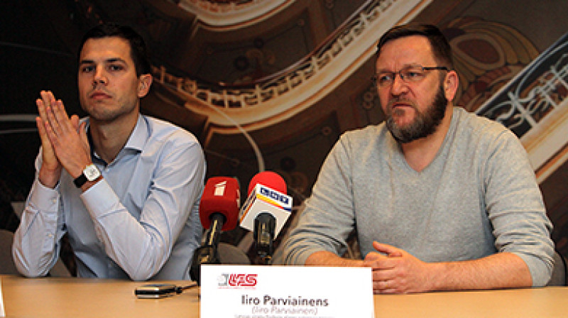 Oskars Fīrmanis (no kreisās) un Īro Parviainens
Foto: Renārs Buivids, floorball.lv