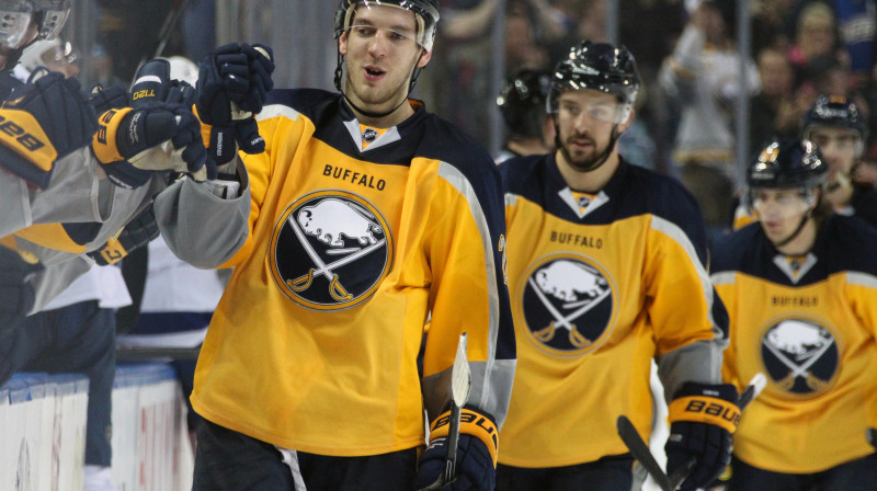 Zemgus Girgensons priekšplānā
Foto: AP / Scanpix