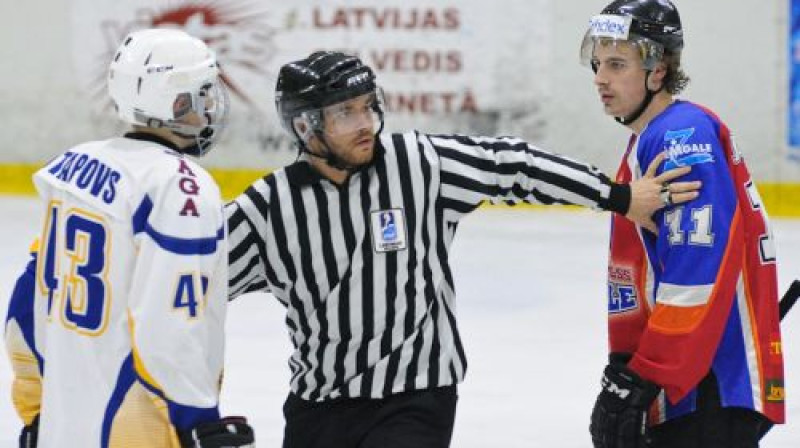 Tiesnesis cenšas izšķirt "Ogre/Sāga 97" un "Zemgale/LLU" hokejistu konfliktu
Foto: Ruslans Antropovs, rusantro.com