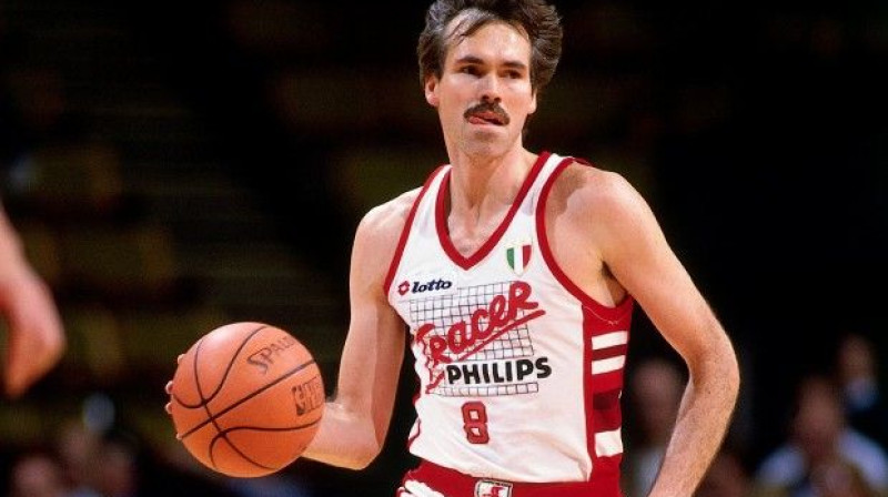 Maiks D'Antoni Milānas komandas rindās astoņdesmito gadu beigās 
Foto: basket4us.com