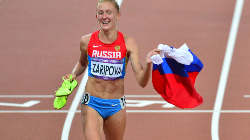 Jūlija Zaripova pēc triumfa Londonas olimpisko spēļu 3000 metru šķēršļu skrējienā. 
Foto: AFP/Scanpix