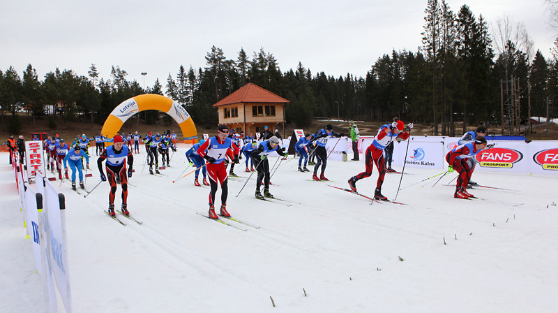 Daļa no Falunas braucējiem pirmajās rindās Latvijas čempionātā Madonā 2014.gadā. Foto: Infoski.lv