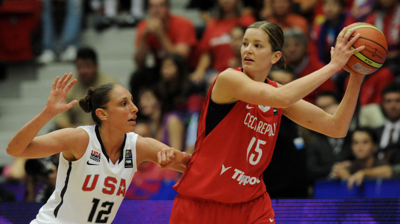 Eva Vitečkova pret Daianu Taurasi
Foto: AFP/Scanpix