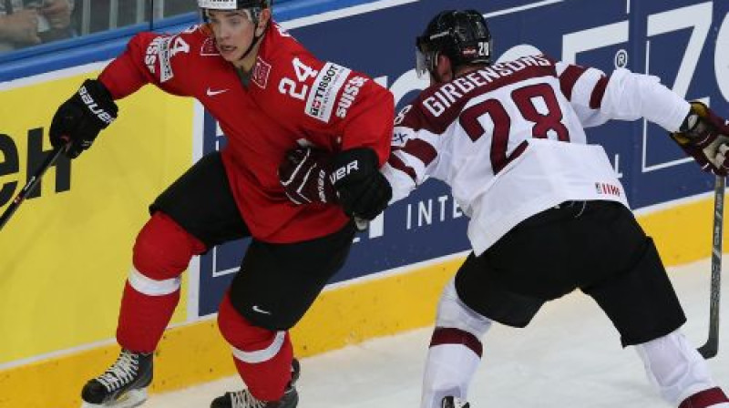 Reto Zūri pagājušajā pasaules čempionātā cīņā ar Zemgu Girgensonu
Foto: ITAR-TASS/Scanpix