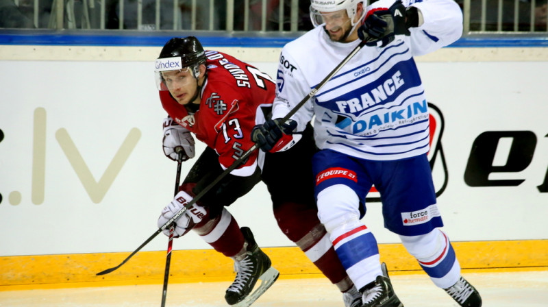 Latvijas izlase otrajā spēlē pēc kārtas piekāpjas Francijas izlases hokejistiem
Foto: Mārtiņš Aiše