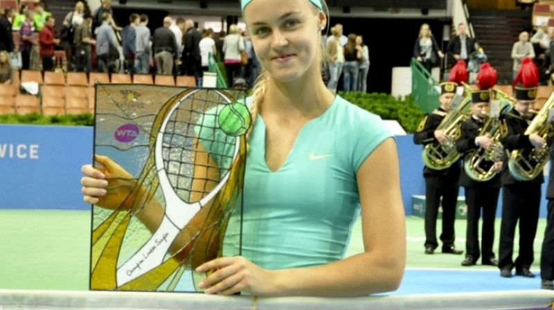 Anna Karolīna Šmiedlova ar Katovices titulu 2015. gadā
Foto: Katowice Open