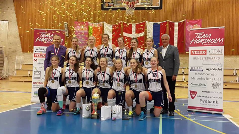 "Rīdzenes" U16 meitenes: ja komanda cenšas un nebaidās zaudēt, mazās uzvaras pārvēršas lielākā panākumā
Foto: EYBL.lv